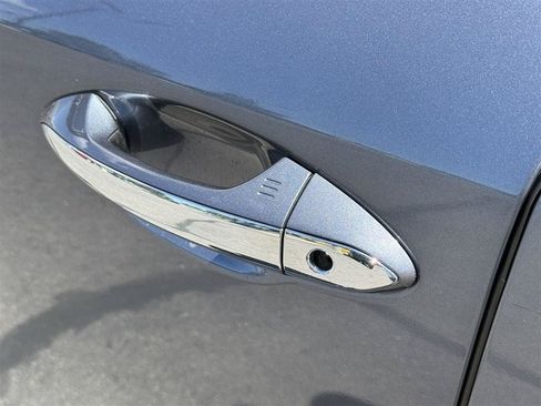 Used 2023 INFINITI QX60 Sensory w/ Cargo Package AWD/4WD image 18