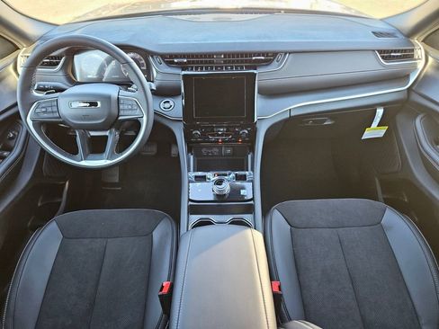 New 2025 Jeep Grand Cherokee L Altitude image 11