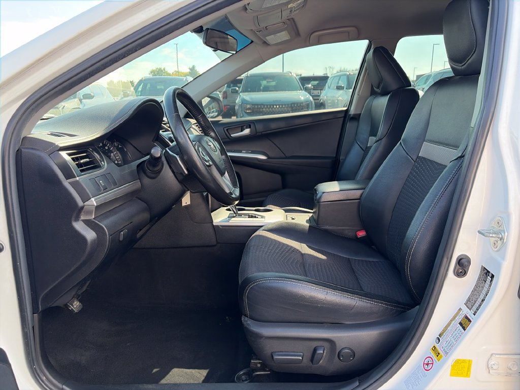 Used 2012 Toyota Camry SE FWD image 14