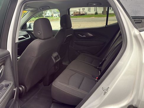 Used 2024 GMC Terrain SLE image 26