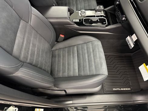 New 2026 Mitsubishi Outlander LE FWD image 25