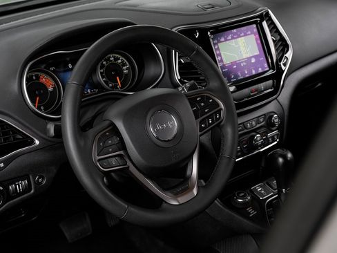 Used 2022 Jeep Cherokee Limited w/ Elite Package image 4