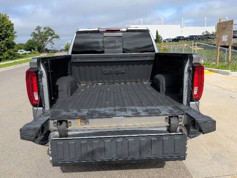 Used 2023 GMC Sierra 1500 SLT w/ SLT Premium Package AWD/4WD image 13