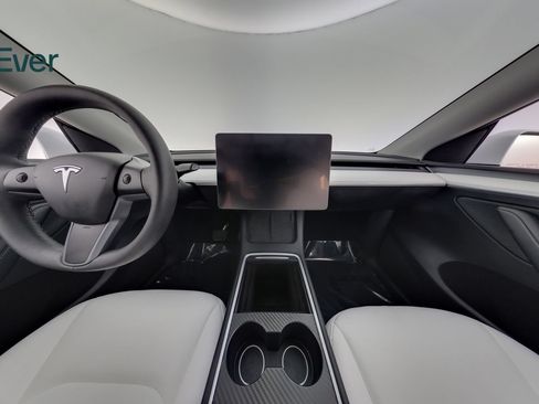 Used 2023 Tesla Model Y Long Range AWD/4WD image 26