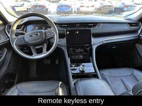 Used 2023 Jeep Grand Cherokee L Limited w/ Black Appearance Package image 13