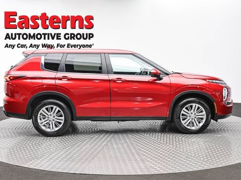 Used 2024 Mitsubishi Outlander ES AWD/4WD image 4