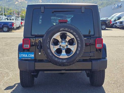 Used 2018 Jeep Wrangler Unlimited Sahara AWD/4WD image 4