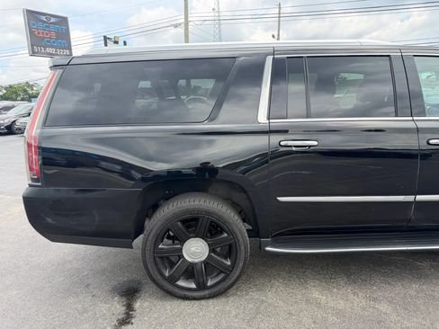 Used 2020 Cadillac Escalade ESV Luxury AWD/4WD image 52