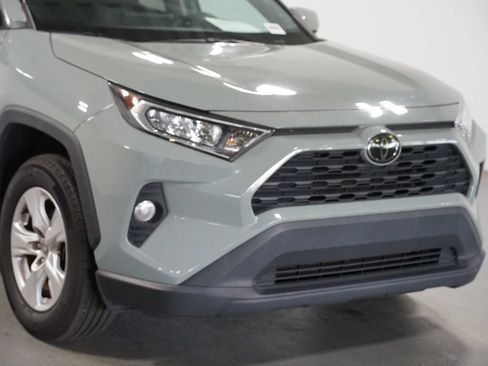 Used 2021 Toyota RAV4 XLE FWD image 4