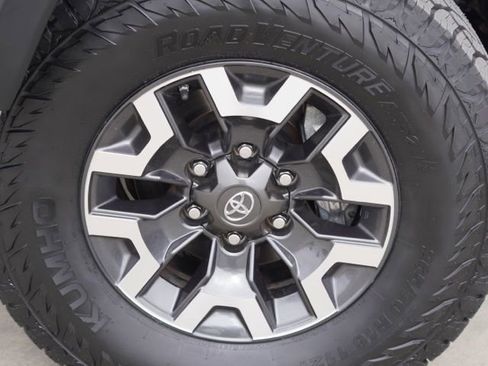 Used 2019 Toyota Tacoma TRD Off-Road image 13