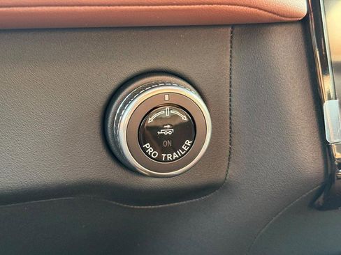 New 2025 Lincoln Navigator Reserve image 12