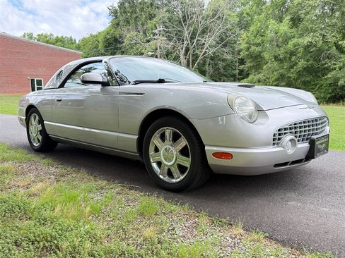 Used 2005 Ford Thunderbird RWD image 10
