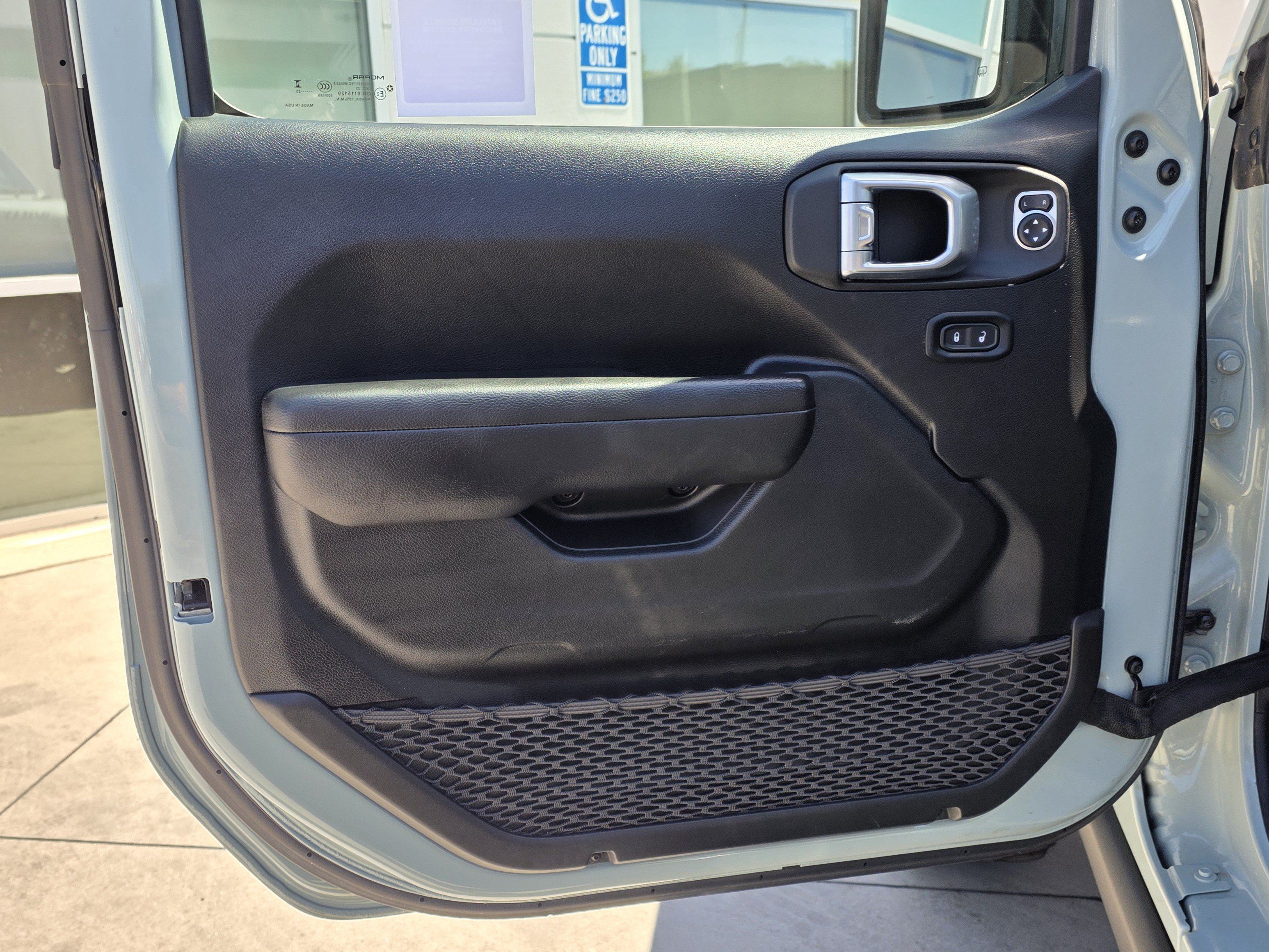 Certified 2023 Jeep Wrangler Unlimited w/ Sun & Screen Package AWD/4WD image 9