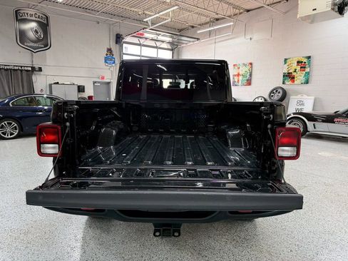 Used 2022 Jeep Gladiator Rubicon w/ Trailer Tow Package AWD/4WD image 4