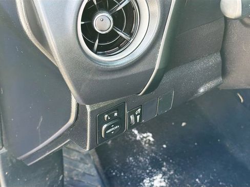 Used 2017 Toyota Corolla SE w/ SE Premium Package image 10