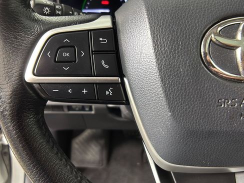 Used 2021 Toyota Sienna XLE FWD image 32
