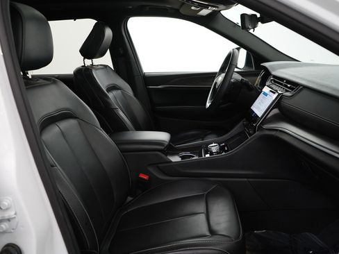 Used 2024 Jeep Grand Cherokee L Limited w/ Luxury Tech Group II image 10