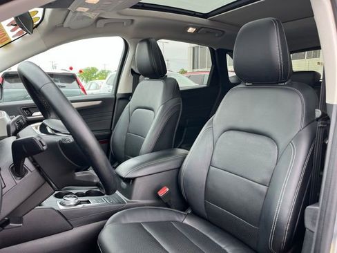 Used 2022 Ford Escape SEL w/ Technology Package FWD image 18