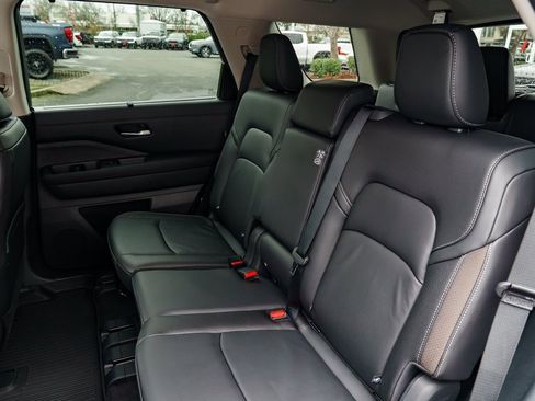 New 2025 Nissan Pathfinder SL image 23