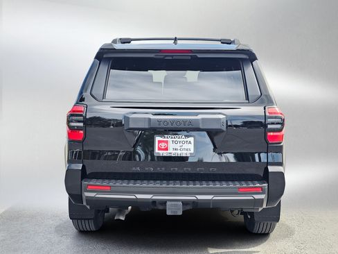 Used 2025 Toyota 4Runner SR5 AWD/4WD image 30