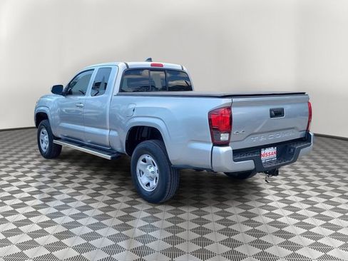 Used 2022 Toyota Tacoma SR w/ SR Convenience Package AWD/4WD image 4