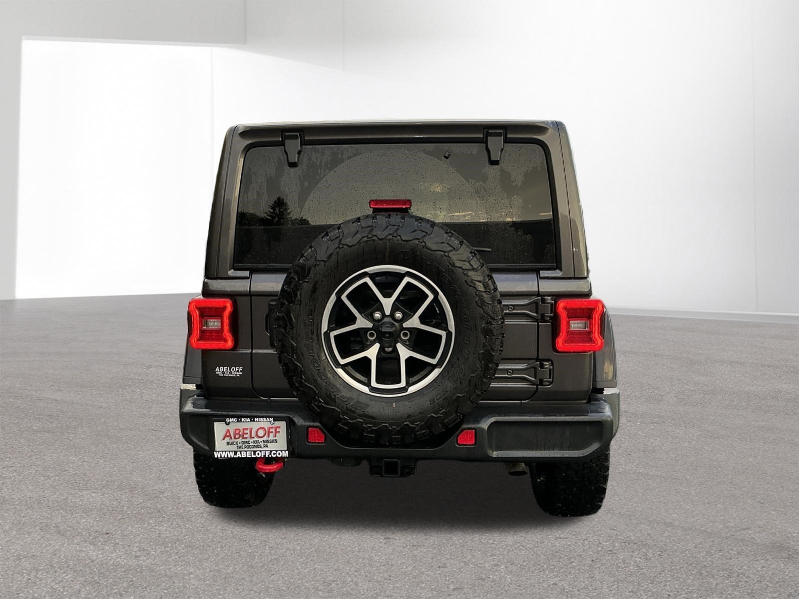 Used 2025 Jeep Wrangler Unlimited Rubicon w/ Convenience Group AWD/4WD image 4