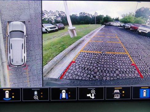 Used 2023 GMC Acadia SLT w/ Technology Package FWD image 22