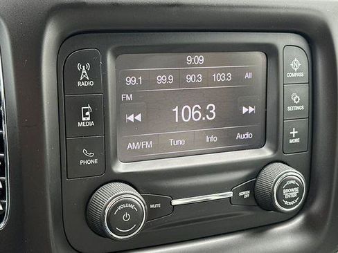 Used 2017 Jeep Compass Latitude FWD image 18