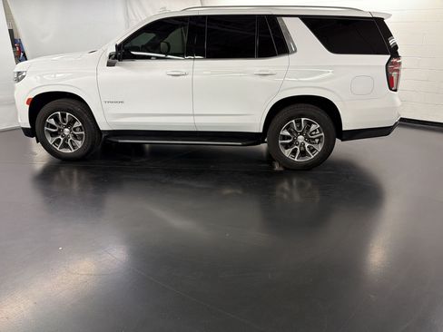 Used 2023 Chevrolet Tahoe LT w/ Luxury Package RWD image 2