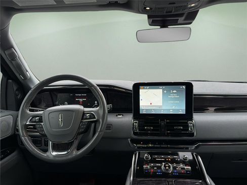 Used 2019 Lincoln Navigator Reserve AWD/4WD image 9