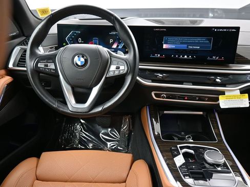 Used 2025 BMW X5 xDrive40i w/ Climate Comfort Package image 22