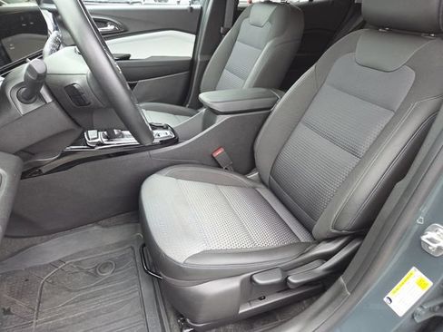 Used 2025 Chevrolet Trax LT w/ Driver Confidence Package FWD image 32