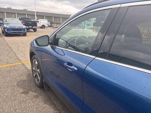 Used 2023 Ford Escape Platinum w/ Premium Technology Package image 4