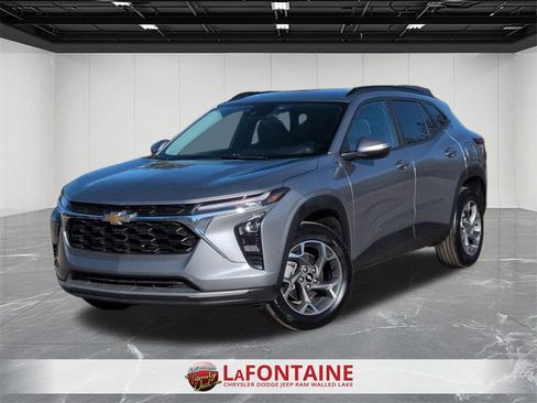 Used 2024 Chevrolet Trax LT w/ Driver Confidence Package image 1
