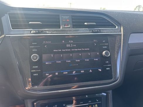 Used 2022 Volkswagen Tiguan SE w/ Panoramic Sunroof Package AWD/4WD image 12