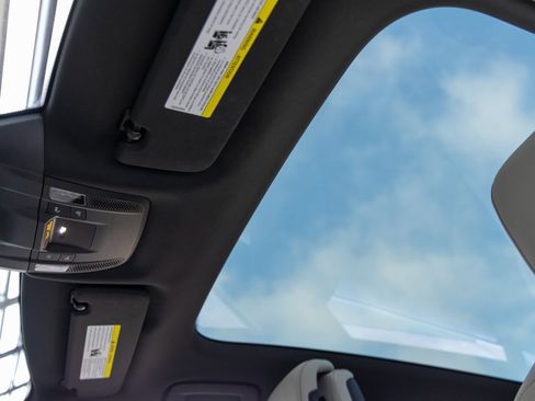 Certified 2022 Porsche Taycan 4 Cross Turismo image 27