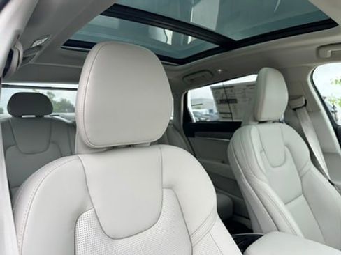 Certified 2024 Volvo S90 T8 Ultimate image 9
