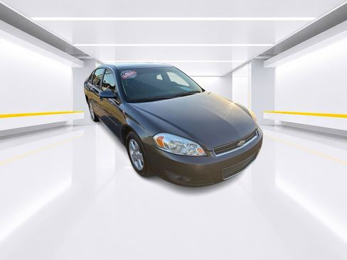 Used 2011 Chevrolet Impala LT FWD image 2
