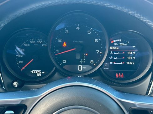 Used 2021 Porsche Macan image 24