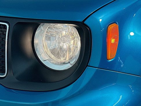 Used 2020 Jeep Renegade Latitude FWD image 24