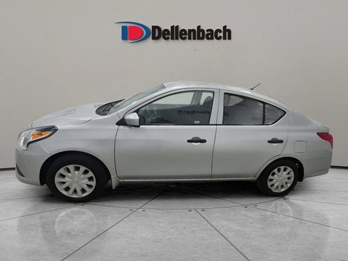 Used 2016 Nissan Versa S FWD image 2