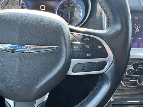 Used 2021 Chrysler 300 Touring L AWD/4WD image 17