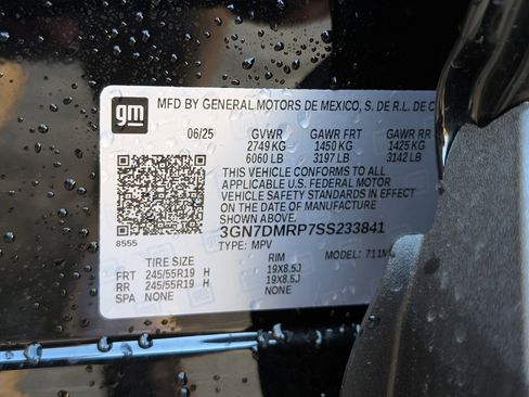 Used 2025 Chevrolet Equinox EV LT image 33