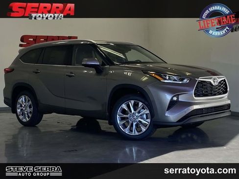 Used 2026 Toyota Highlander Limited image 1