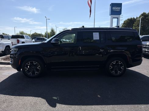 Used 2023 Jeep Wagoneer Series III w/ Preferred Equipment Group RWD image 7