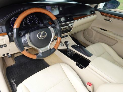 Used 2014 Lexus ES 300h w/ Luxury Package w/Bamboo Trim FWD image 18