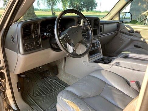 Used 2004 GMC Yukon XL SLT w/ Preferred Equipment Group image 12