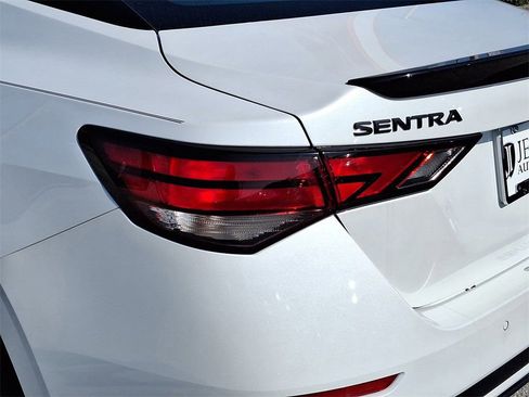 Certified 2025 Nissan Sentra SR w/ Midnight Edition FWD image 18