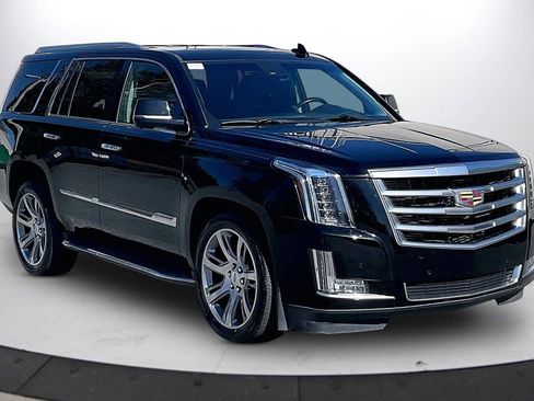 Used 2015 Cadillac Escalade Luxury image 2