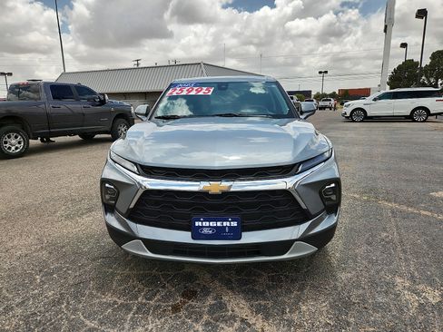 Used 2025 Chevrolet Blazer LT FWD image 2